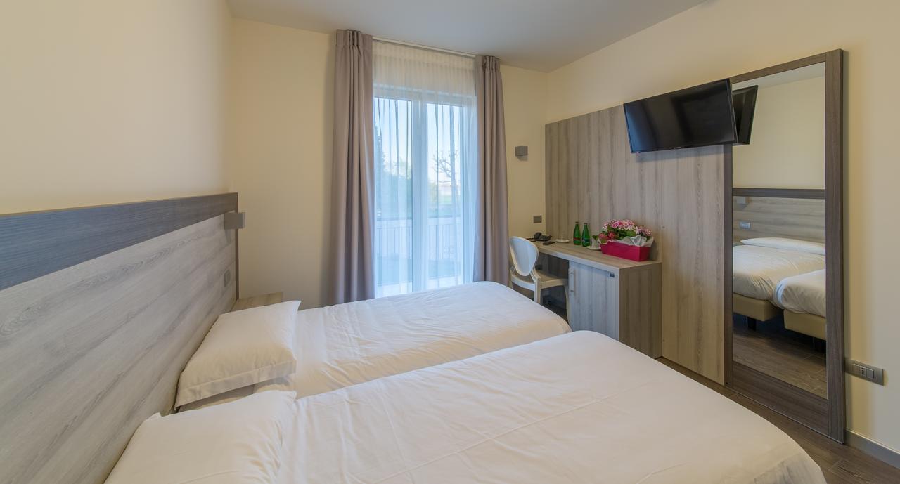 Hotel Panineria Colombera Rossa Брешія Екстер'єр фото