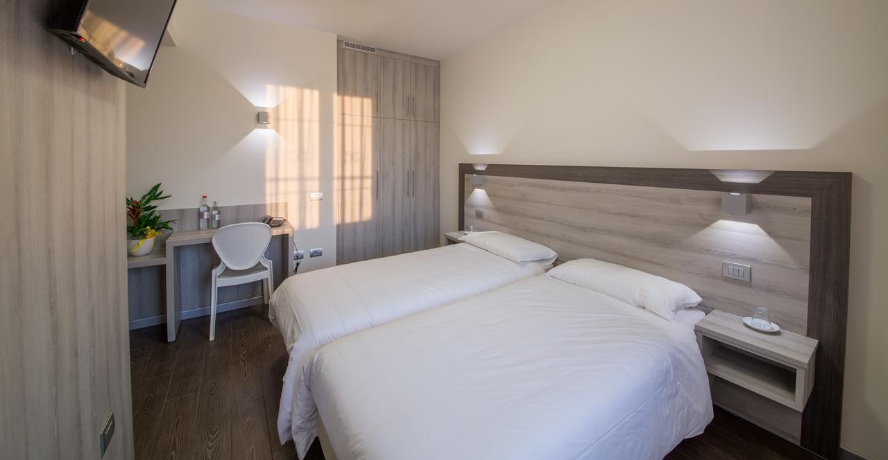 Hotel Panineria Colombera Rossa Брешія Екстер'єр фото