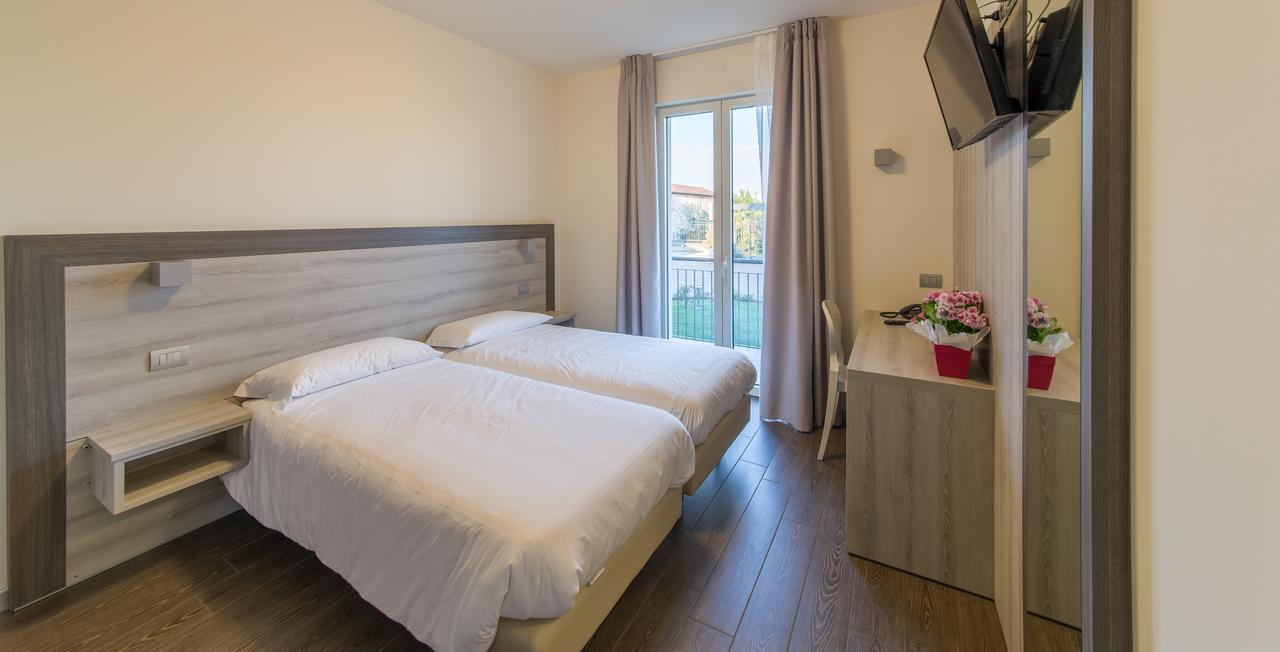 Hotel Panineria Colombera Rossa Брешія Екстер'єр фото