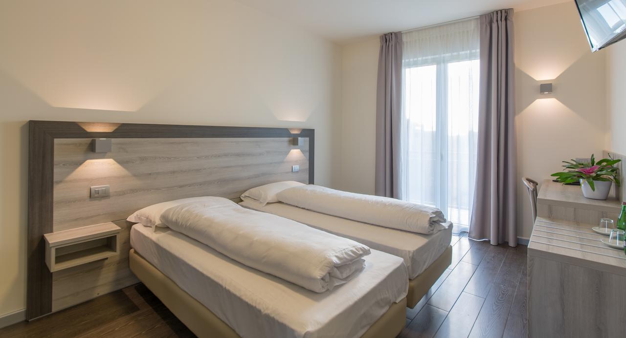 Hotel Panineria Colombera Rossa Брешія Екстер'єр фото